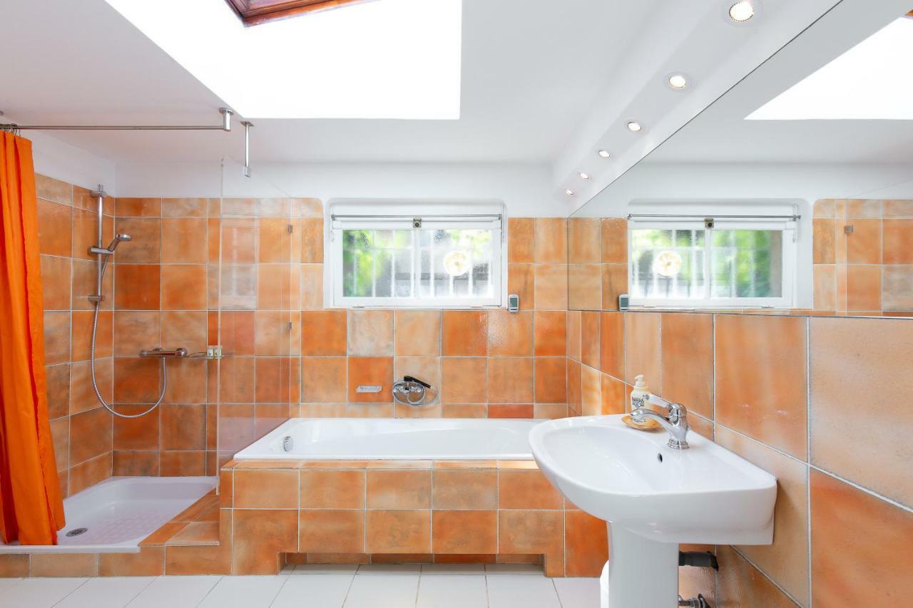 Haus mit Garten über der Bucht von Cannes Vallauris Exterior foto