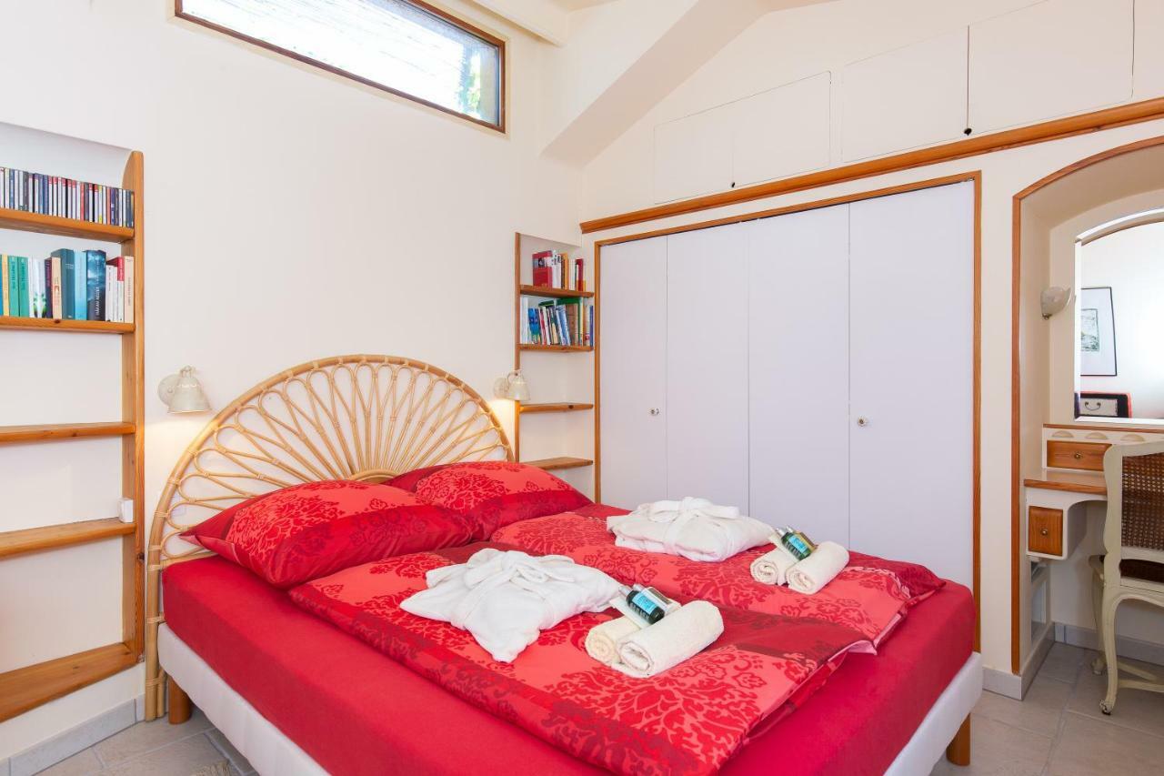 Haus mit Garten über der Bucht von Cannes Vallauris Exterior foto
