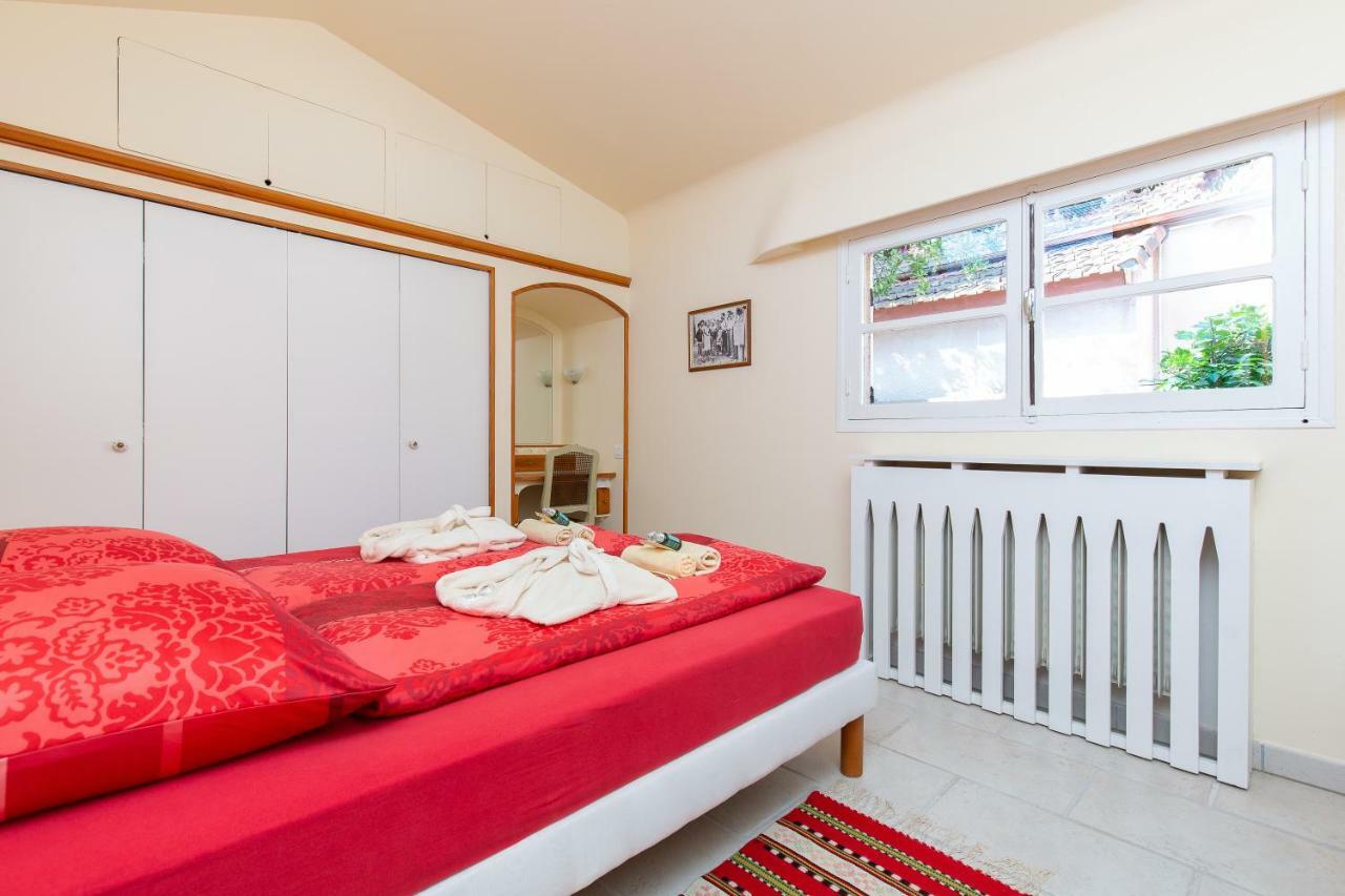 Haus mit Garten über der Bucht von Cannes Vallauris Exterior foto